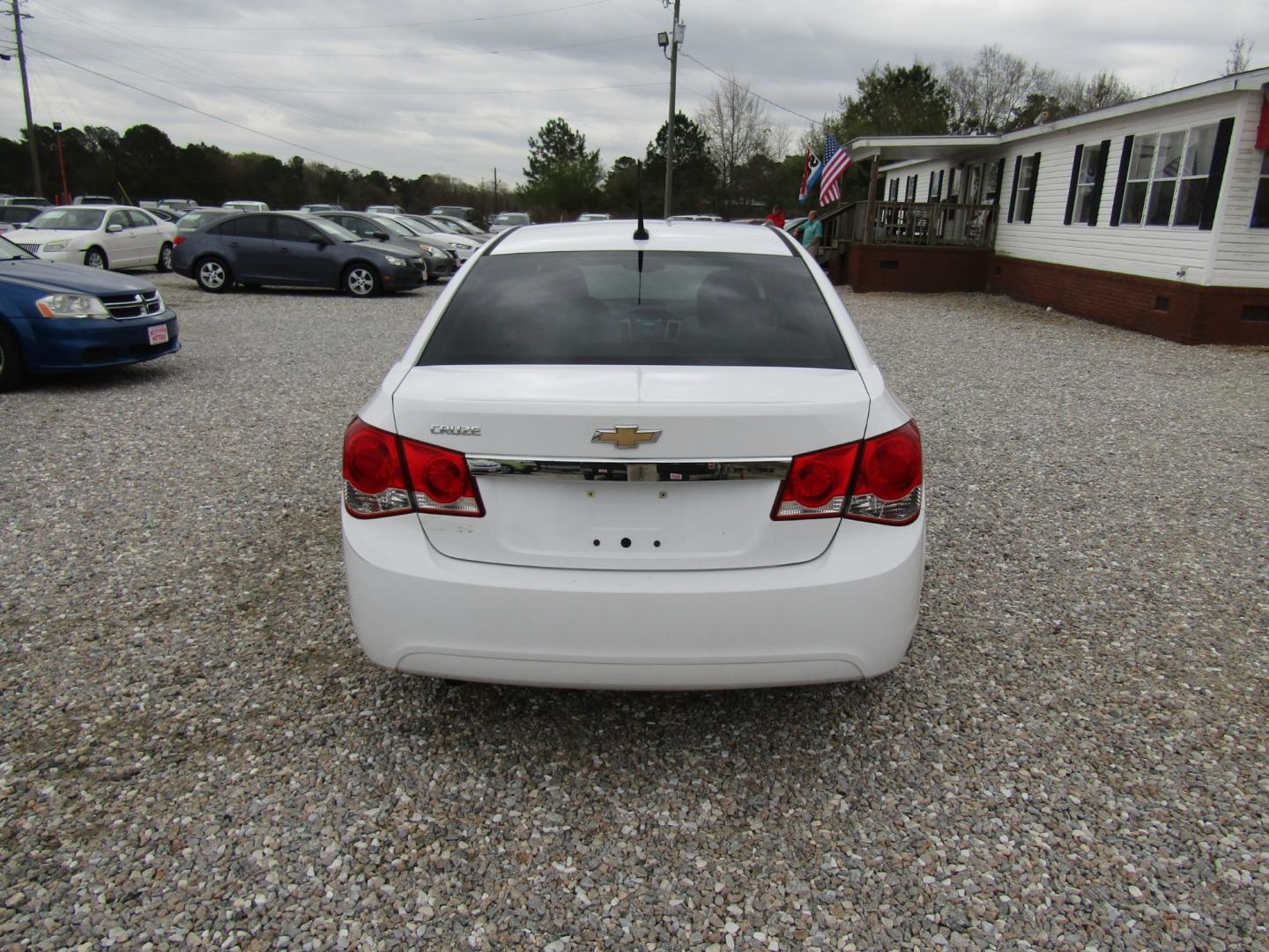 2012 White Chevrolet Cruze 2LS (1G1PC5SH5C7) with an 1.8L L4 DOHC 16V FFV engine, Automatic transmission, located at 15016 S Hwy 231, Midland City, AL, 36350, (334) 983-3001, 31.306210, -85.495277 - Photo#6